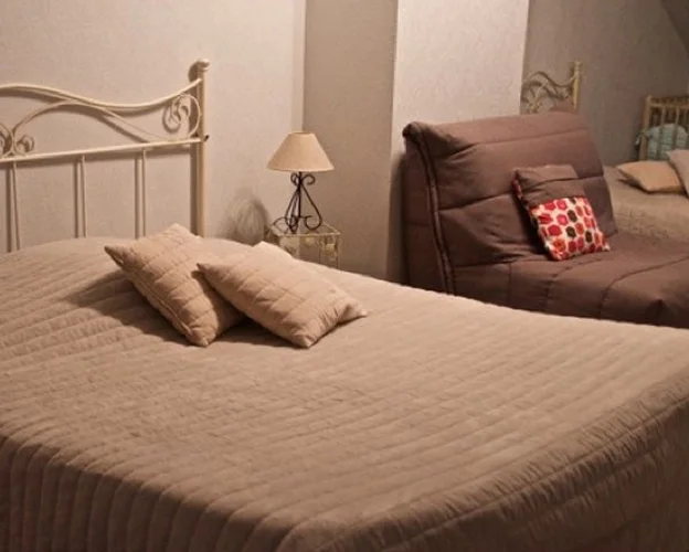 chambres d'hotel avec lit deux places à Auzances dans la Creuse 23